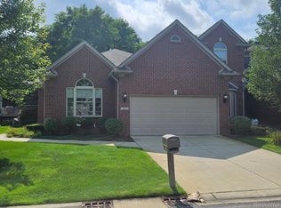 9533 Kingsway Cir, Clarkston, MI