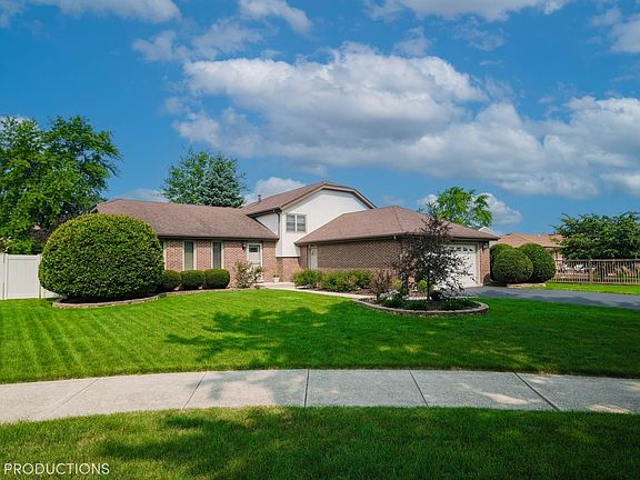 3rd image of 15336 Wexford Ln