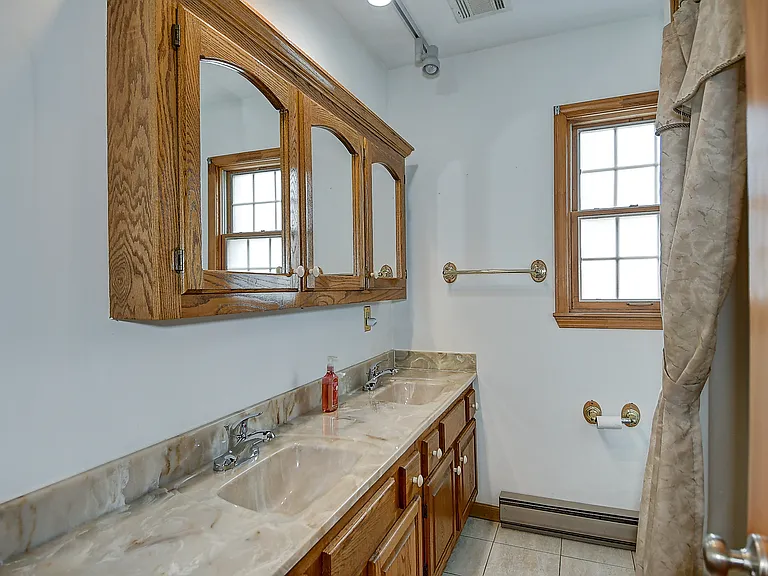 Hall/Guest Bath