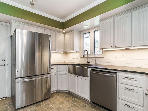 3rd image of 4740 Bright Rd