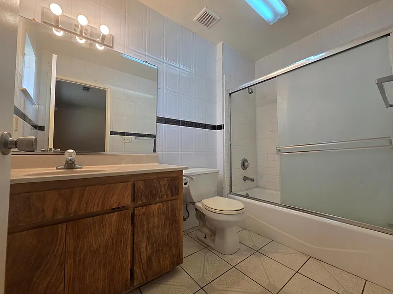 1199 Hawthorn St — Photo 15