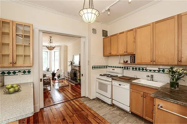 Sold by Avenue Sotheby's International Realty | media 15