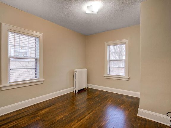 4th image of 1282 Thomas Ave