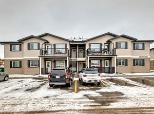 8 N Bayside Pl #200, Strathmore, AB T1P 0E1