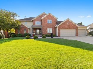 1916 Woodbine Rd E, Bloomington, IL 61704