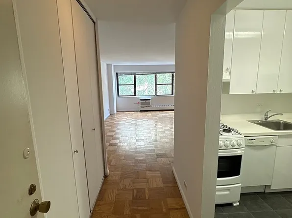 330 E 46th St, New York, NY