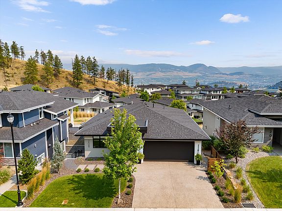 3rd image of 208 Skyland Dr