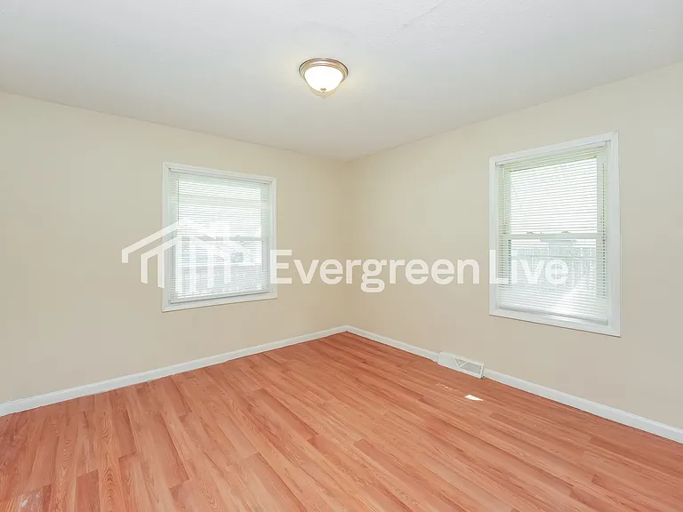 2540 E 38th St — Photo 7