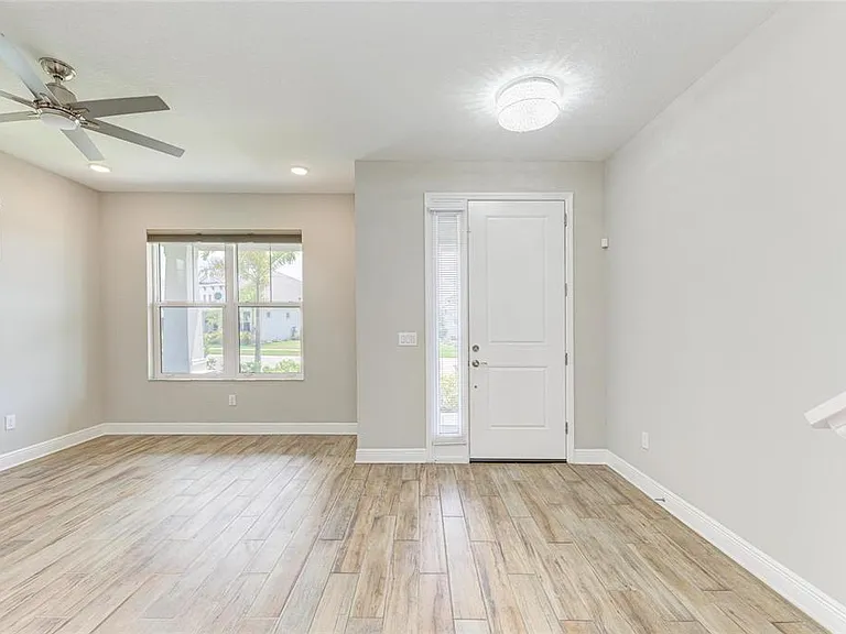 4745 Antrim Dr — Photo 22