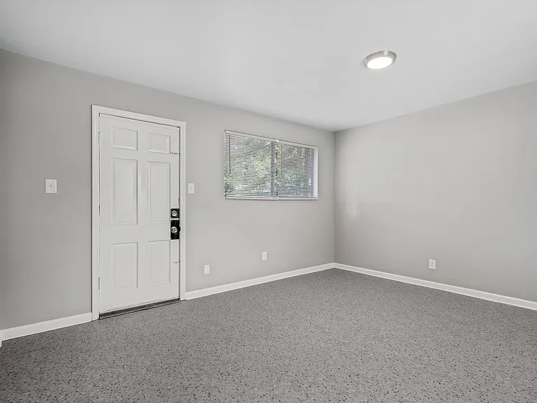 711 Goodman St — Photo 13