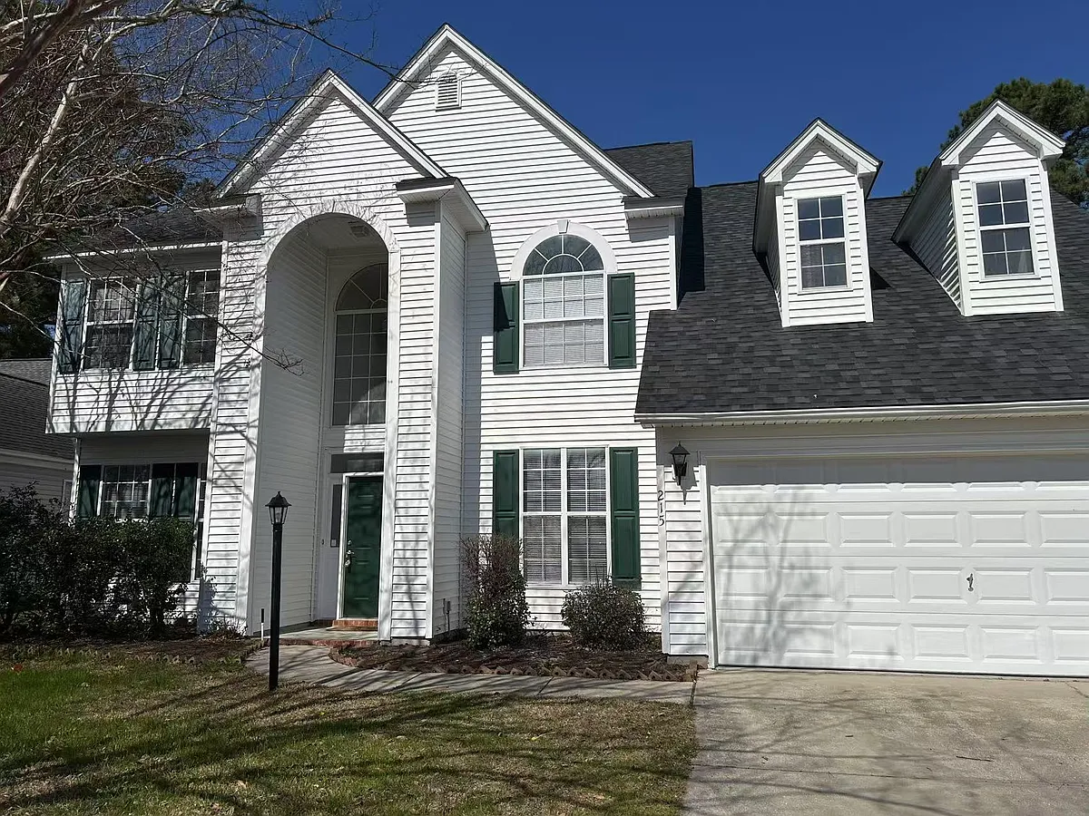 Building Photo - 215 Spring Lake Dr