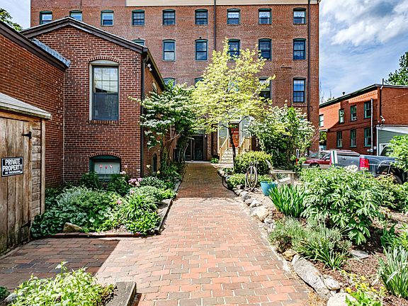 3rd image of 150 Spring St