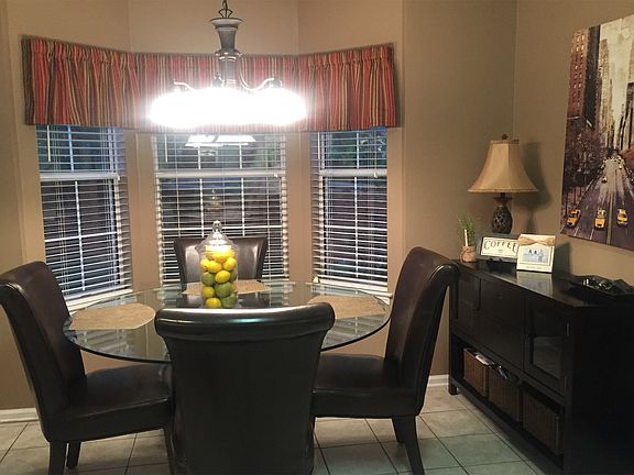 Breakfast Nook. Tile Floor.