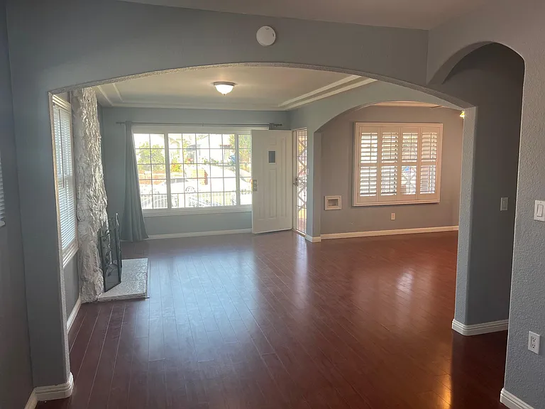 3887 Ocean View Blvd — Photo 4