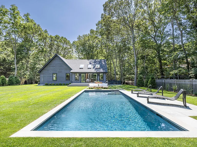 167 Underwood Dr — Photo 2