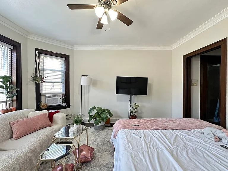 3819.5 N Greenview Ave #W4 — Photo 17