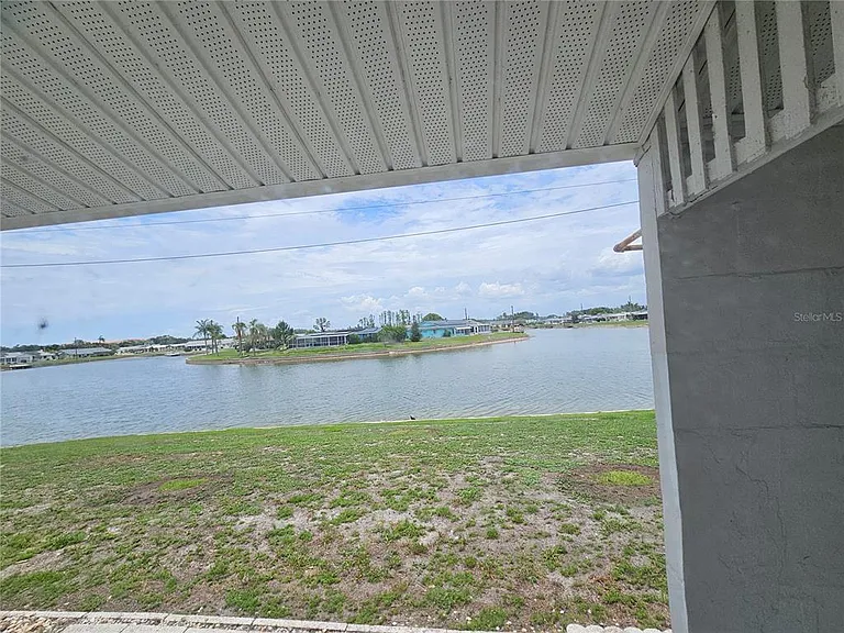 1703 Amhurst Cir — Photo 10