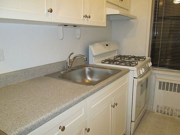3rd image of 8420 Austin St APT 6D