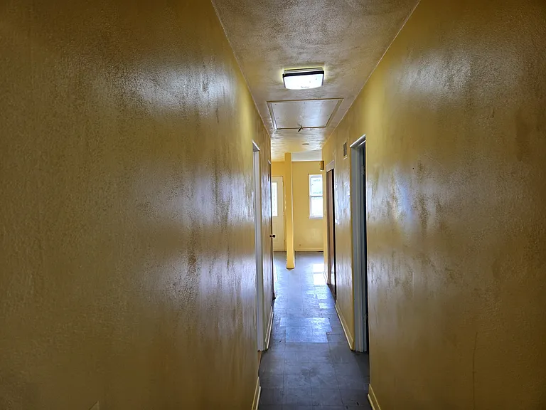 1117 S Saxby Ave — Photo 4