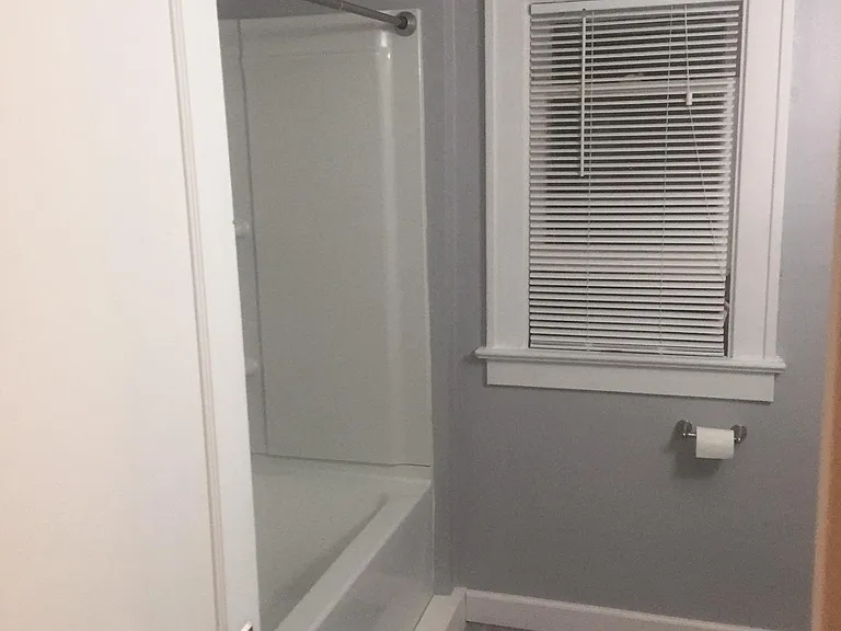 1034 Hall St SE — Photo 16