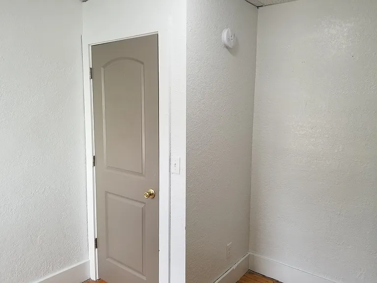 112 5th St S #1 — Photo 9
