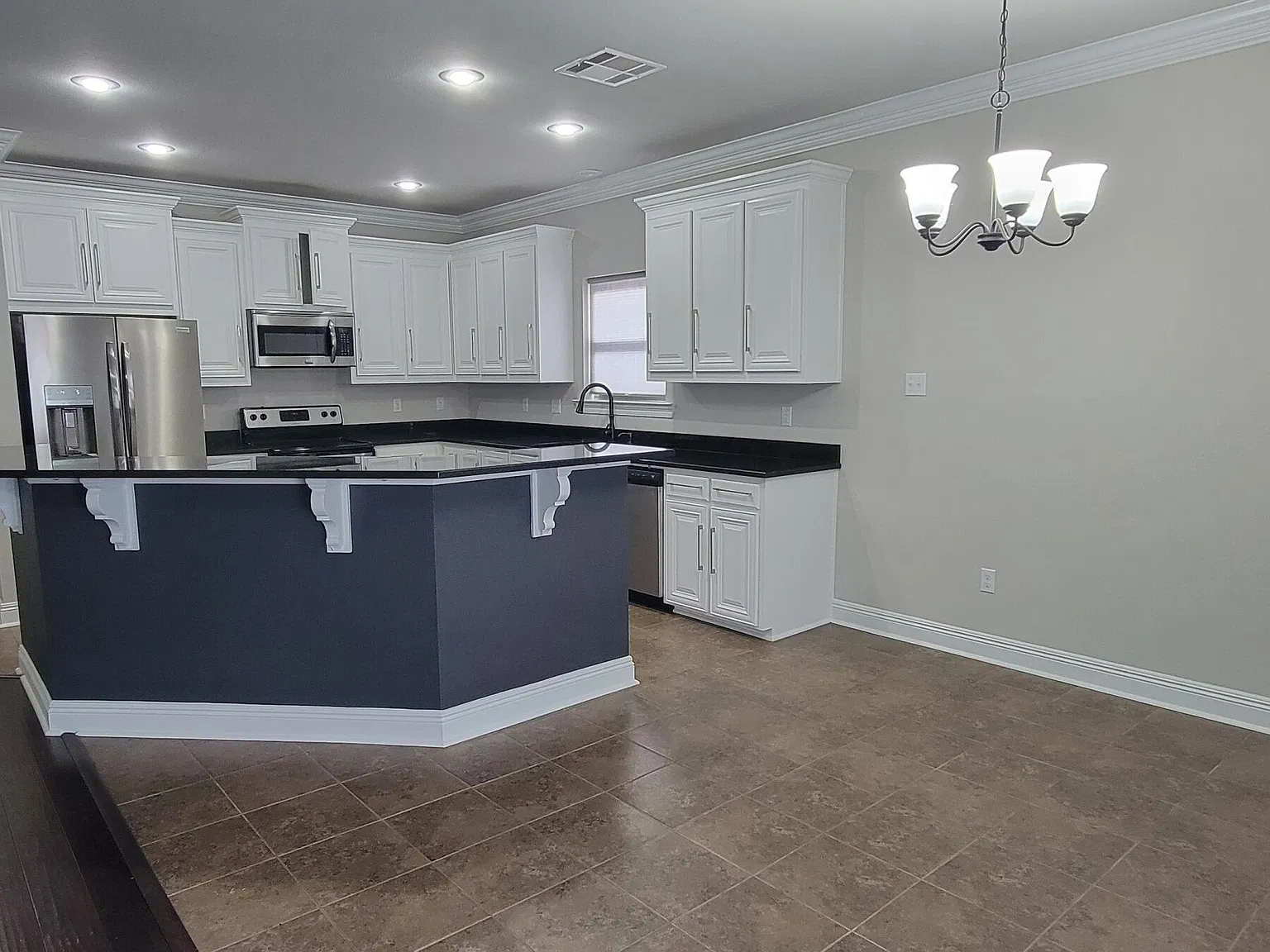 3 bed, 1740 sqft, $1,975 — Photo 3