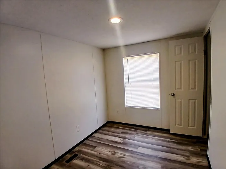 715 Windwood Dr — Photo 15