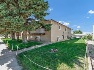 105 Broadway Ave E, Redcliff, AB T0J2P0