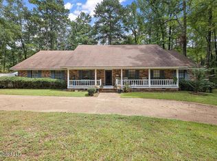 11 Rob Ln, Jackson, MS 39212
