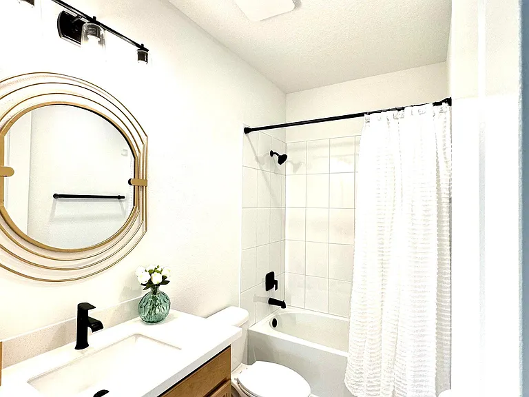 207 Chalet Ct — Photo 13