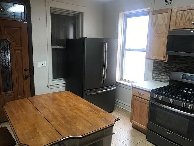 2nd image of 4047 N Saint Louis Ave #1