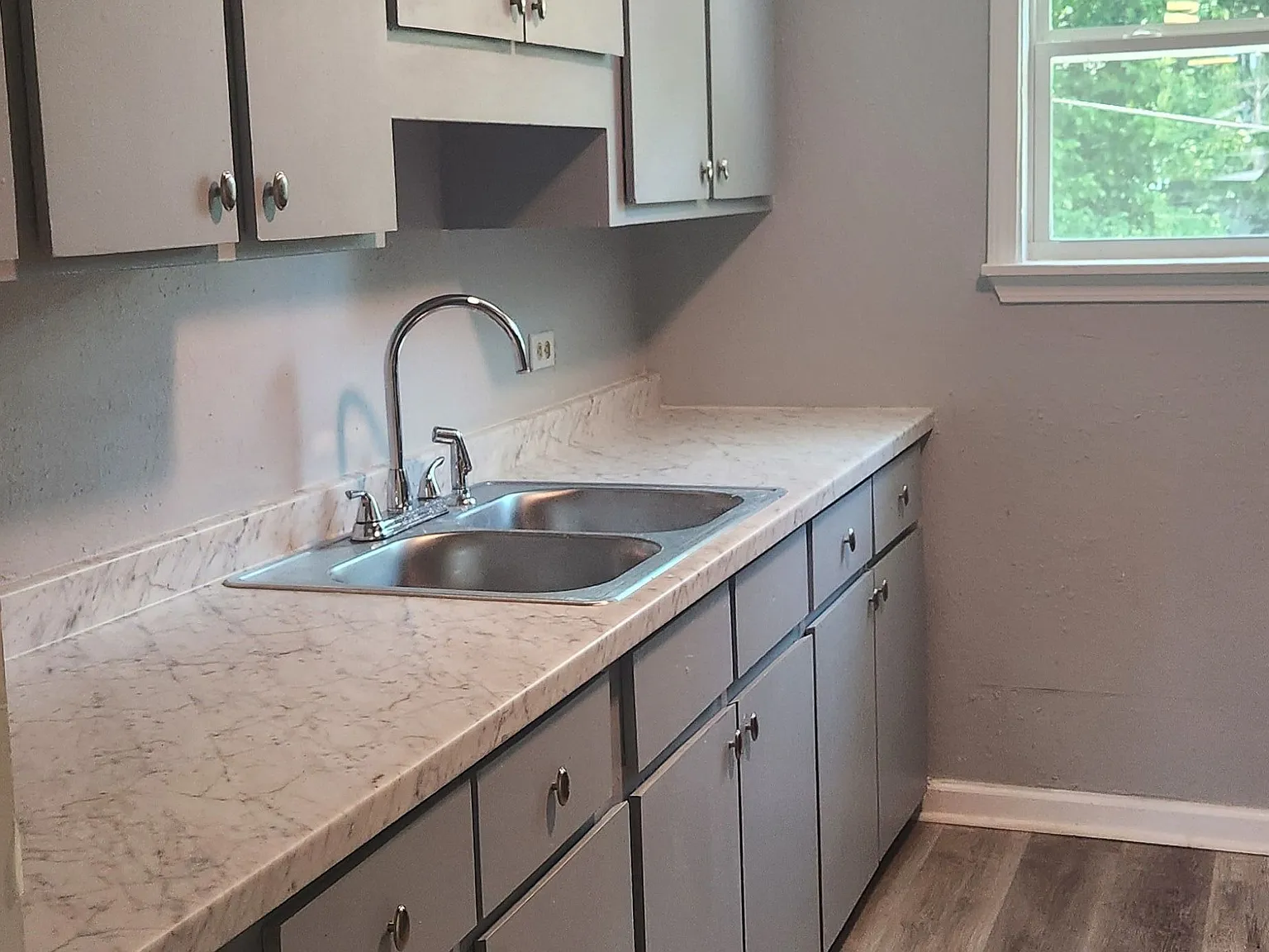 2 bed, 1.0 bath, 1000 sqft, $1,050 — Photo 3