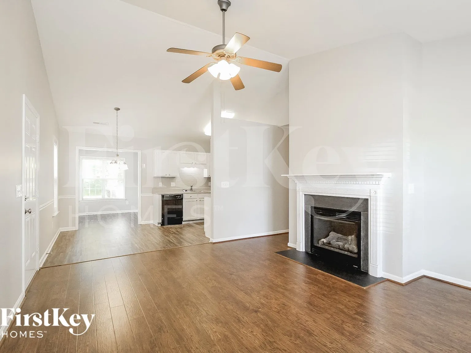 3 bed, 2.0 bath, 1232 sqft, $1,990 — Photo 4
