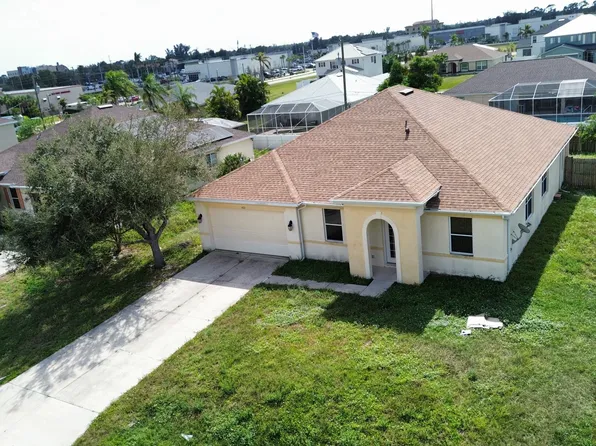 1422 NE 10th St, Cape Coral, FL 33909