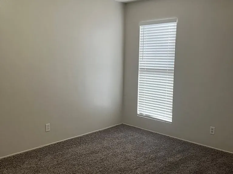 6400 Stockdale Hwy #1-4 — Photo 27
