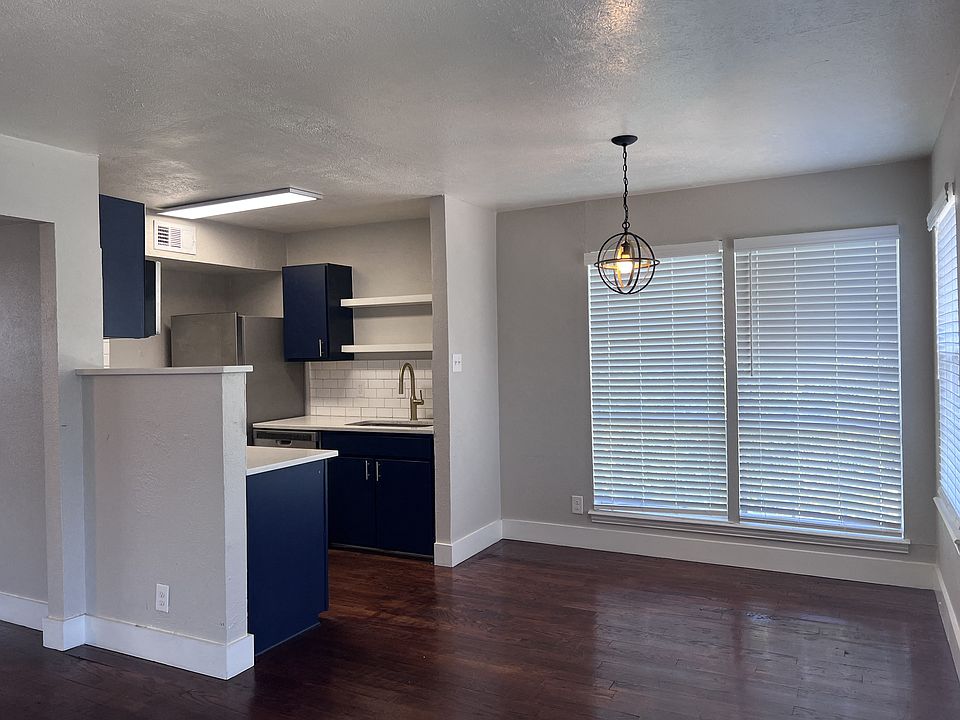 Olive 220 Kitchen and Dining