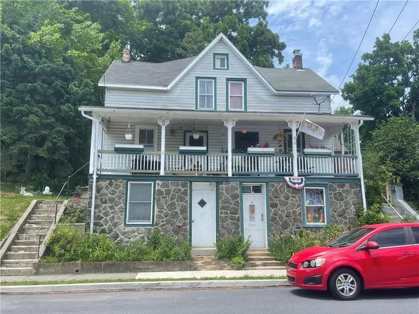 1043 Jeter Ave, Fountain Hill, PA 18015