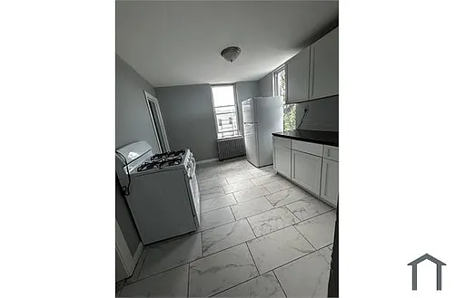 100 Ash St Photo 1