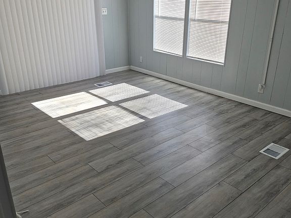 4th image of 98 Nightingale Dr