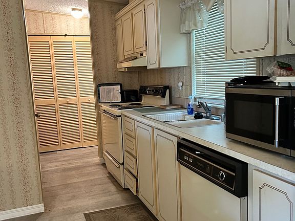 4th image of 16912 Silver Shores Ln