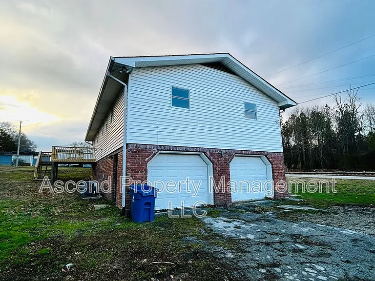 370 Julian Rd — Photo 20