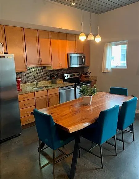 620 Glen Iris Dr NE #325 — Photo 2