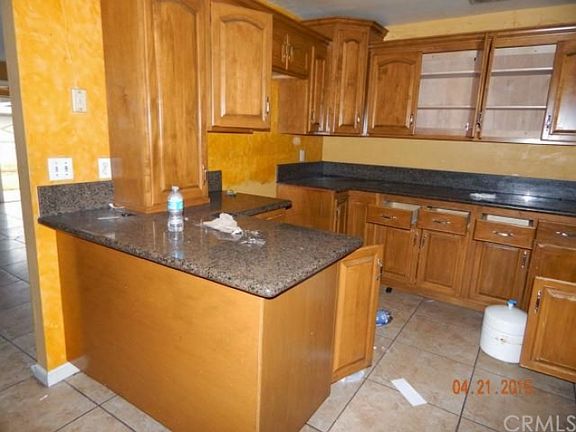 4th image of 811 E 5th St