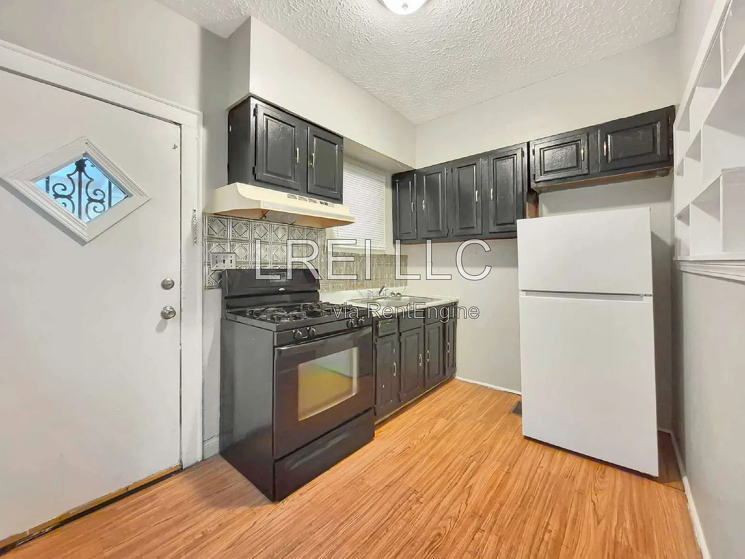2 bed, 1.0 bath, 816 sqft, $950 — Photo 3