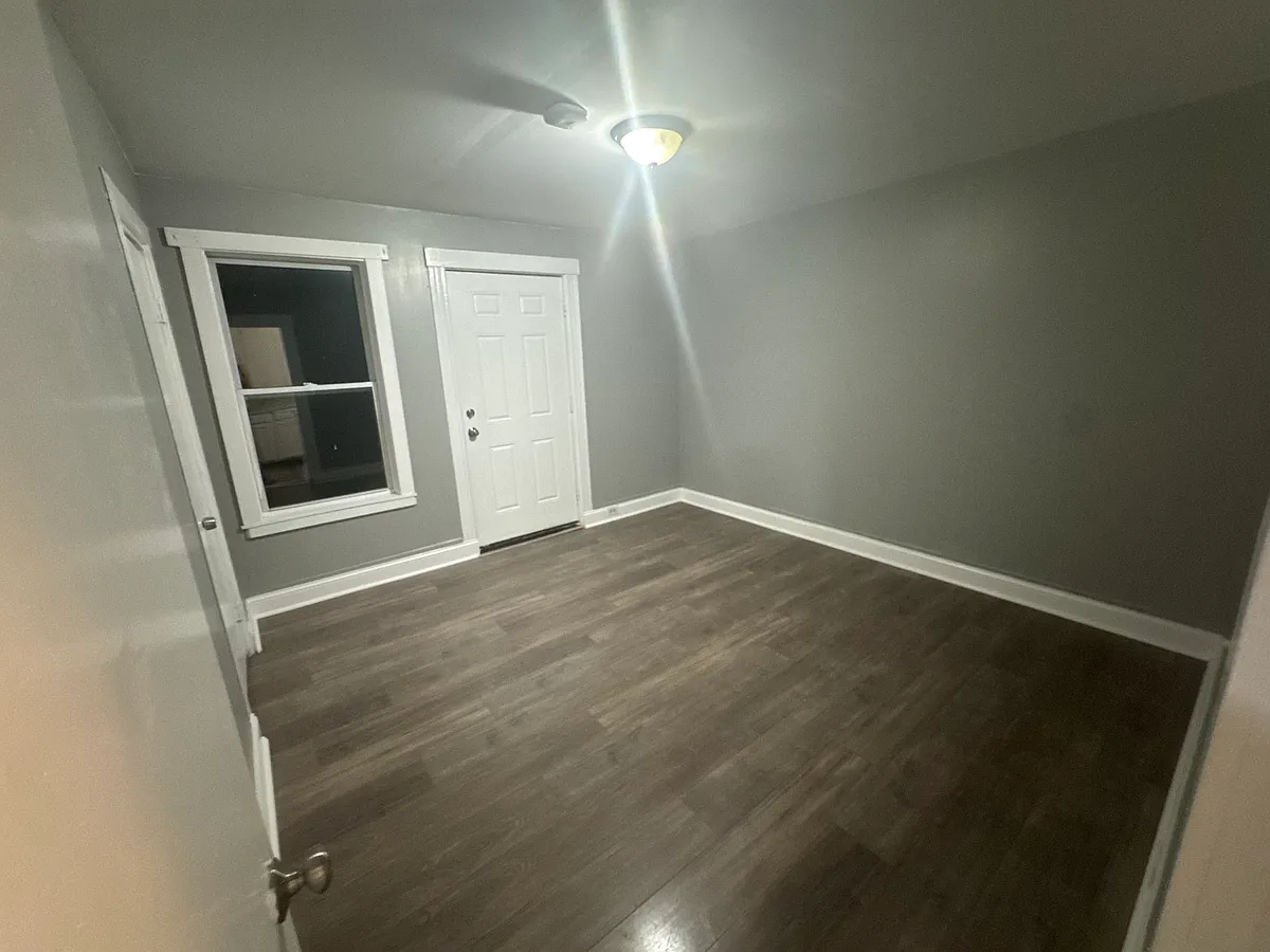 Building Photo - 9 Henry St #3