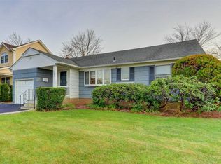 2046 Shelley Pl, East Meadow, NY 11554