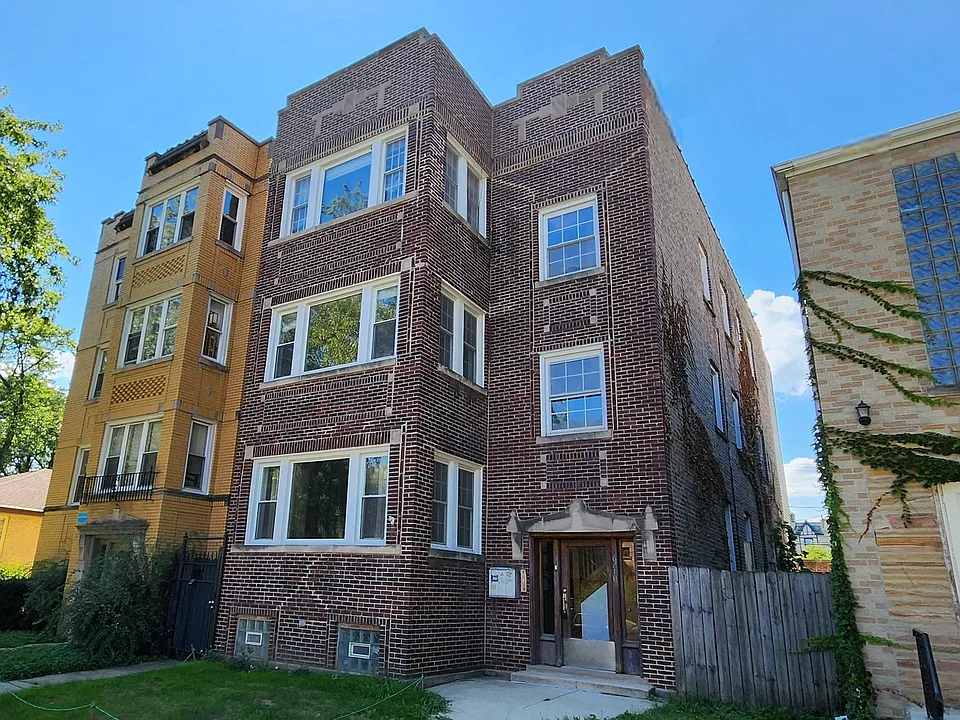 6210 N Francisco Ave #2