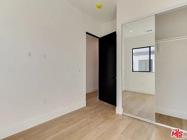 2817 1/2 S Redondo Blvd — Photo 27
