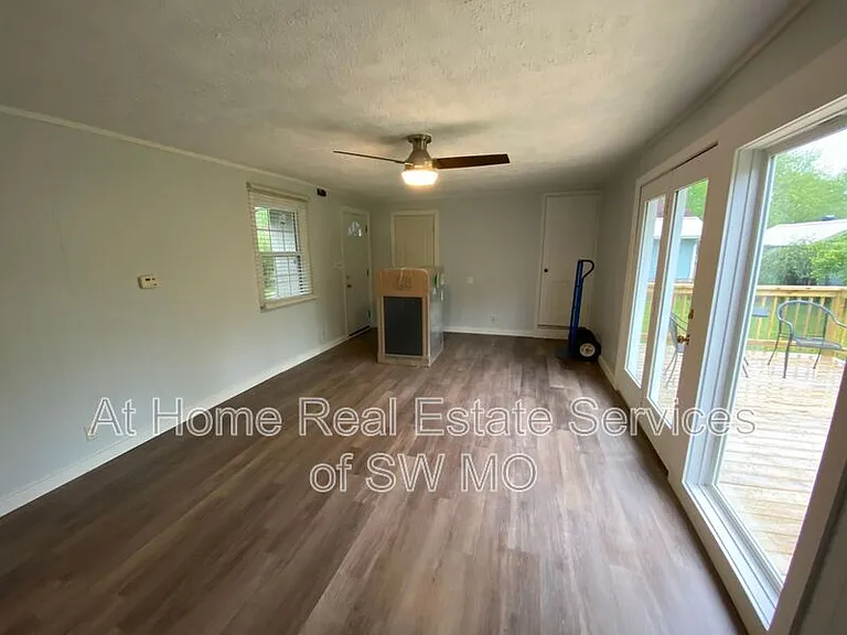 2630 E Cherry St — Photo 3