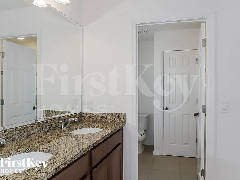 4999 Royal Point Ave — Photo 8